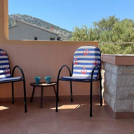 Apartman Emilija Vinisce Exterior foto