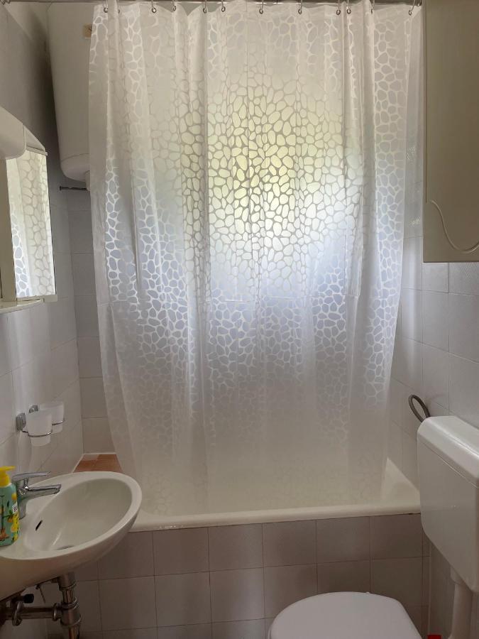Apartman Emilija Vinisce Exterior foto
