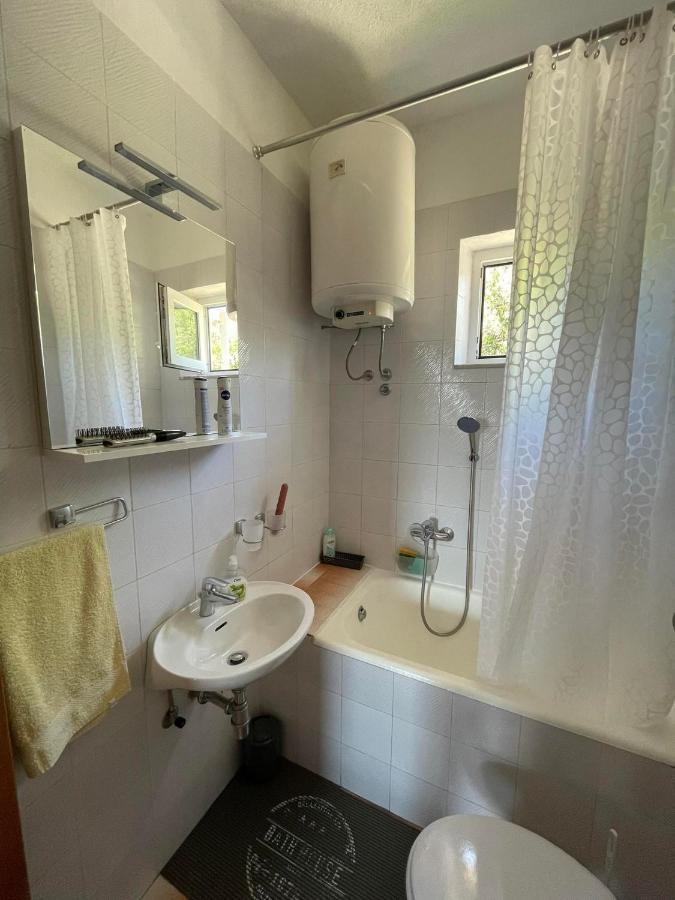 Apartman Emilija Vinisce Exterior foto