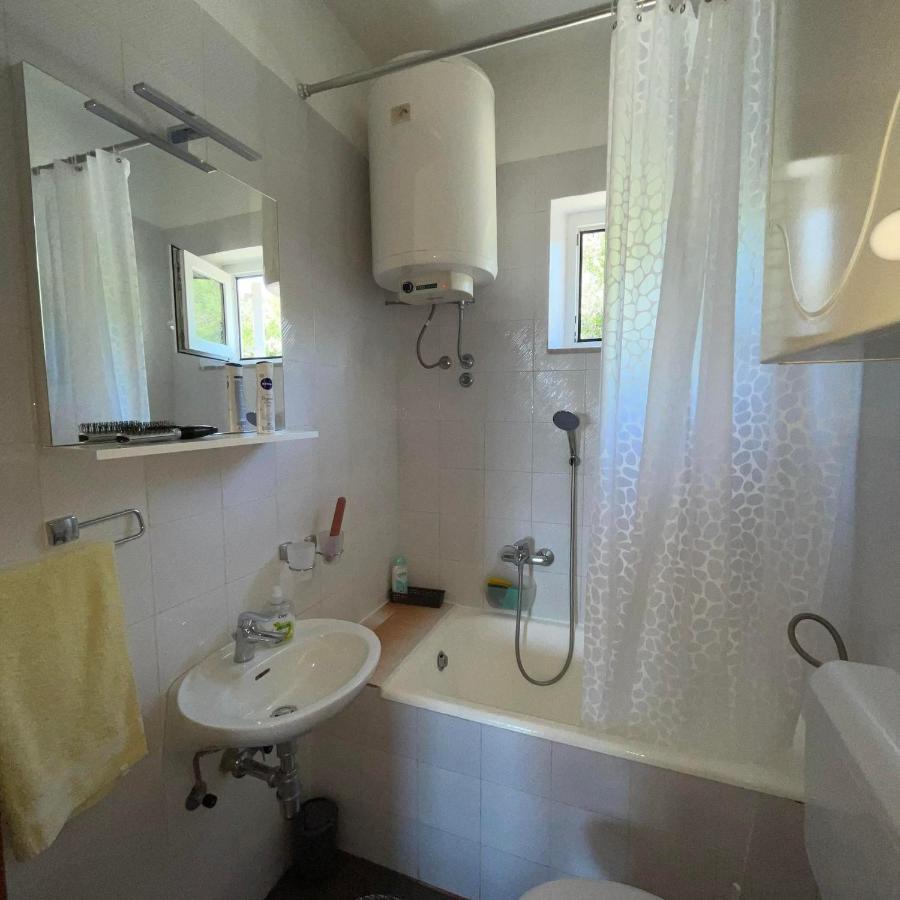 Apartman Emilija Vinisce Exterior foto