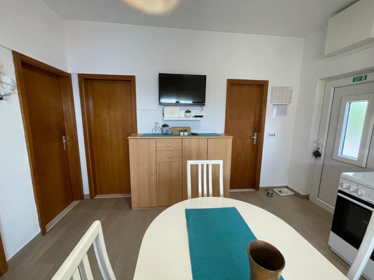 Apartman Emilija Vinisce Exterior foto